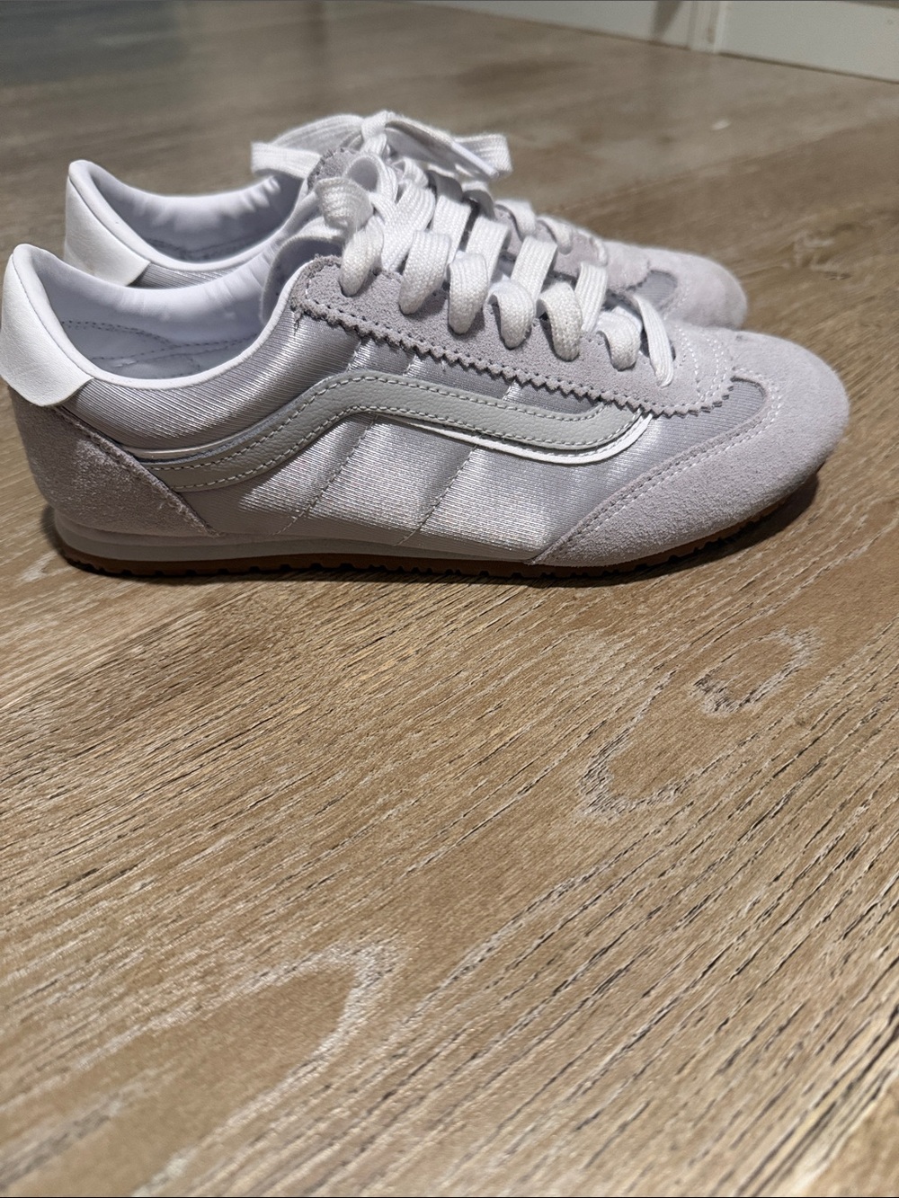 Kids Classic Low-Top Sneakers in Light Gray and White